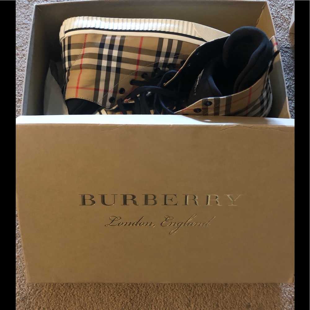 Burberry sneakers sz US11